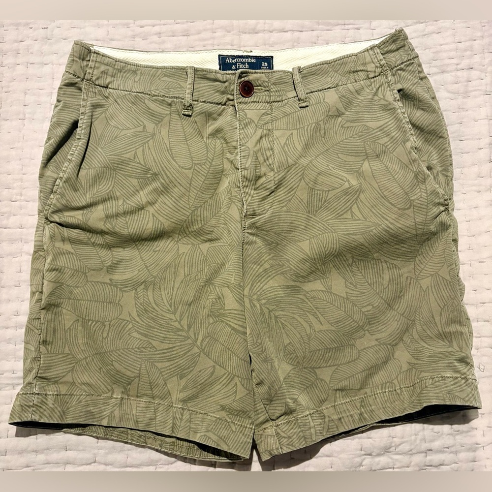 Abercrombie & Fitch 29W 16L Shorts Olive Green Leaf Pattern Flat Front Cotton